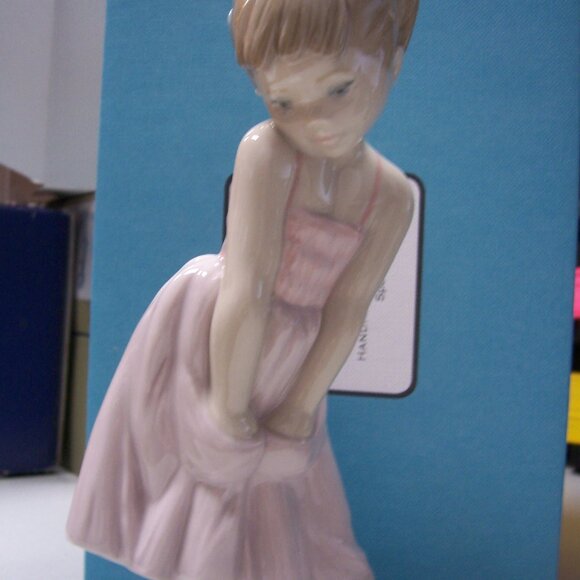Lladro Sweet Shyness - MIB